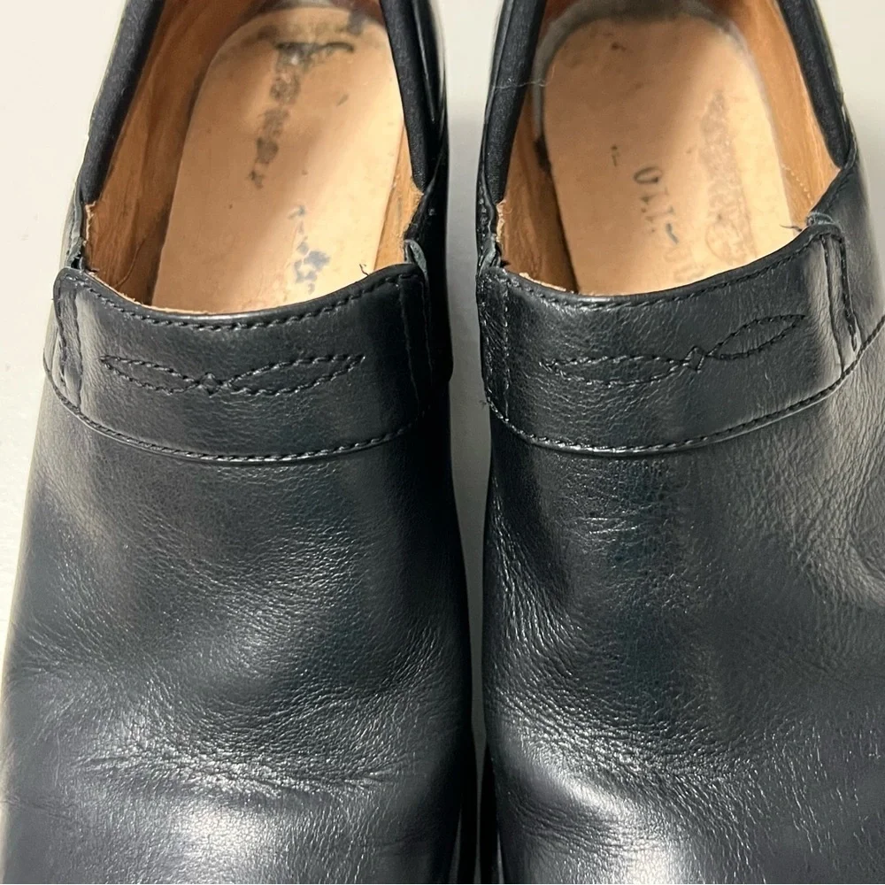 ARIAT Slip On Black Leather Clogs - Picture 8 of 14